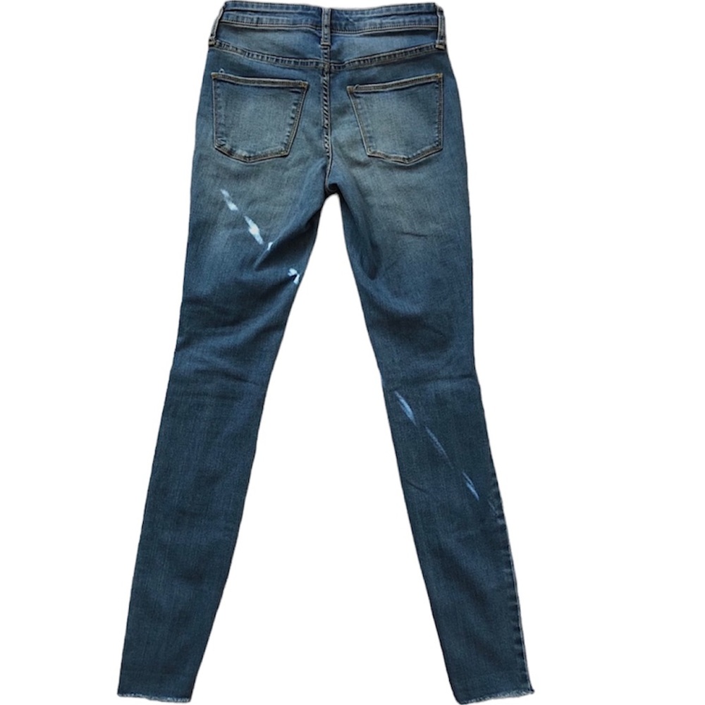 Universal Thread Distressed Skinny jeans👖 - Picture 2 of 3